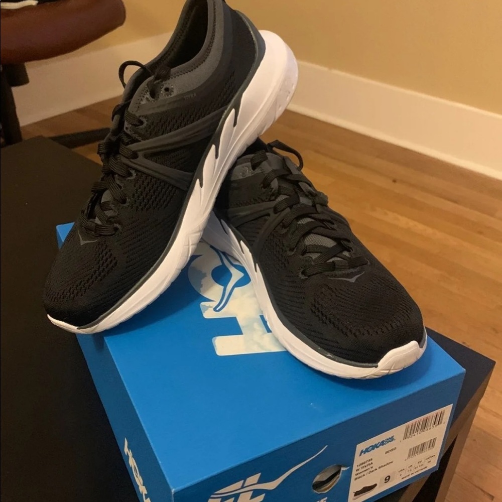 Hoka Tivra